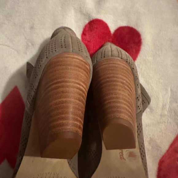 New Violet & Red Jensen Heeled Bootie - Picture 5 of 12